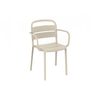 Cadeira de braços Komo, by Joan Gaspar, cor marfim. Uso interno ou externo