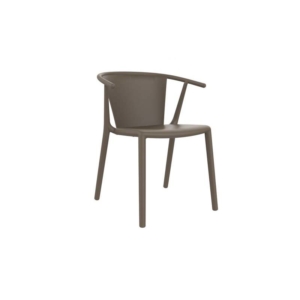 Cadeira com braços Turkey, de cor chocolate. Para uso interior ou exterior