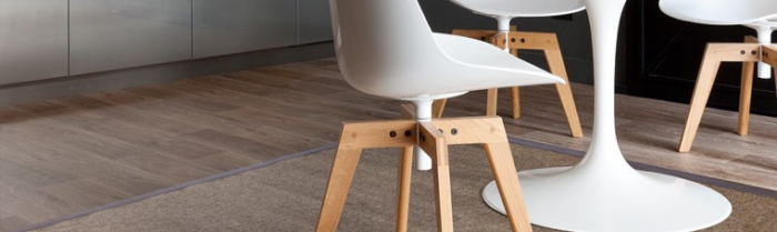 White sisal carpet and white chairs