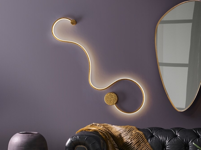 Applique with gold leaf finish, with curved shape
