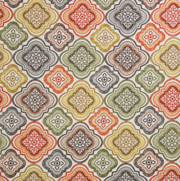 Tecido decorativo com padrão e formas geométricas em tons de laranja, amarelo, verde