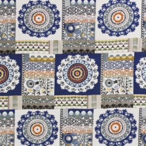 Tecido decorativo ou para estofo ligeiro com formas geométricas em tons: azuis, amarelos, bancos, azul escuro, laranja