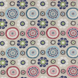 Tecido decorativo com formas circulares em tons cinzento, azul, rosa e branco